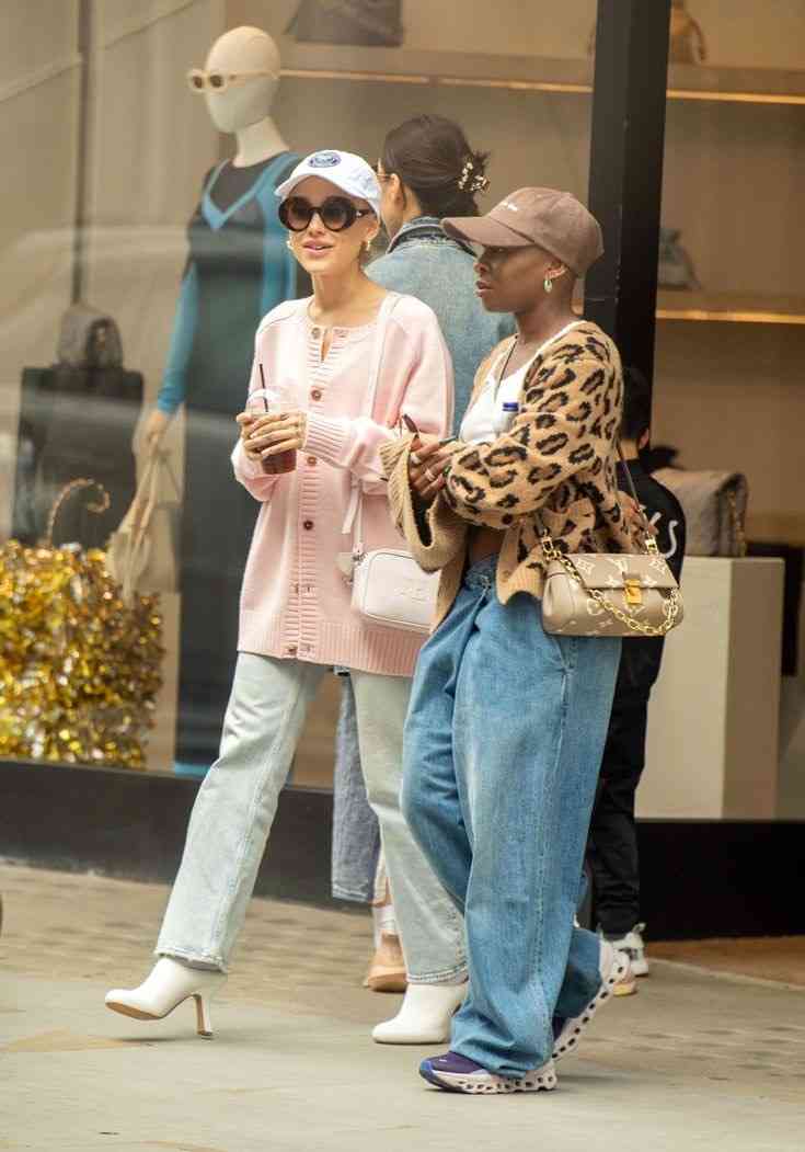 有名人のダサい私服とオシャレな私服を交互に貼るトピ Part2