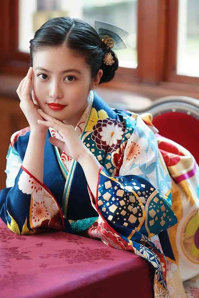 ヒロイン今田美桜の手にあんぱん！朝ドラ「あんぱん」3・31開始「朝田のぶらしさ詰まった」ポスター完成