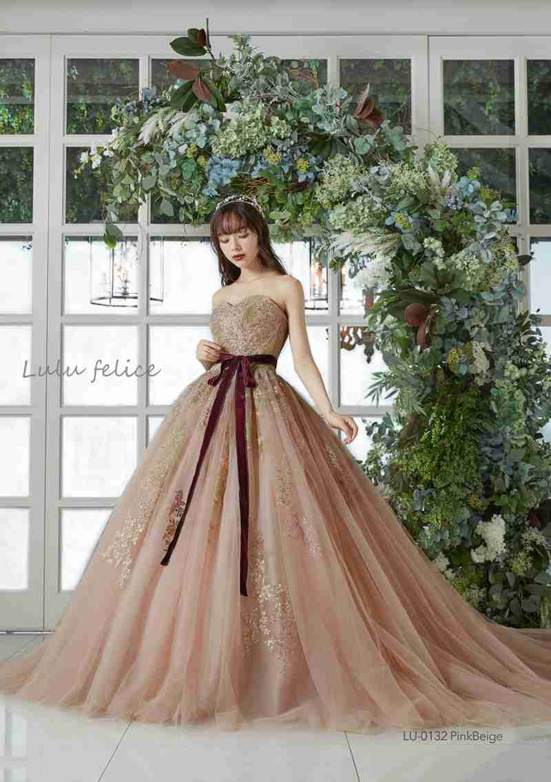 結婚式の色打掛とカラードレス何色でしたか？
