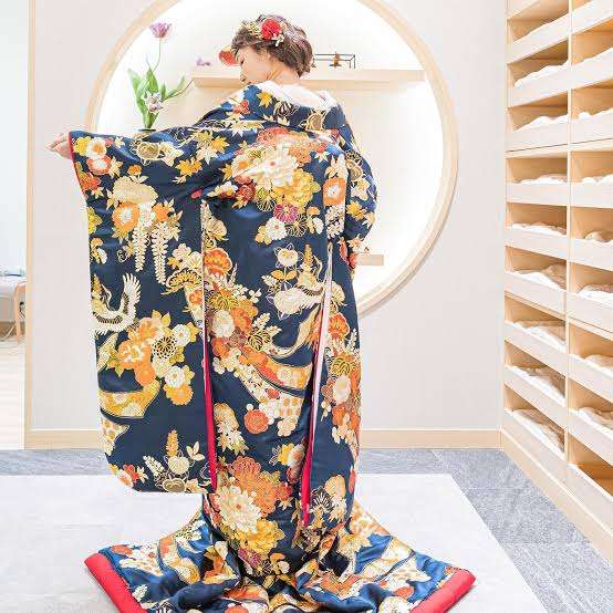 結婚式の色打掛とカラードレス何色でしたか？