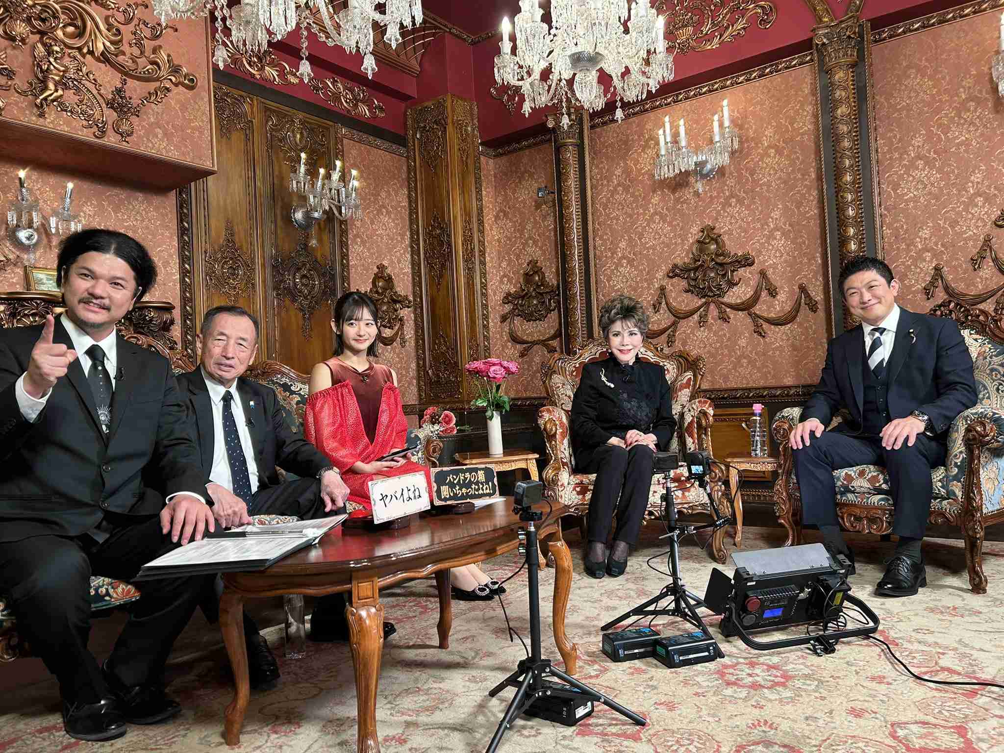 デヴィ夫人が新党「12(ワンニャン)平和党」結成 「犬・猫の食用禁止法制化」掲げ、参院選で議席獲得目指す