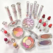 ジルスチュアートのコスメ好きな人