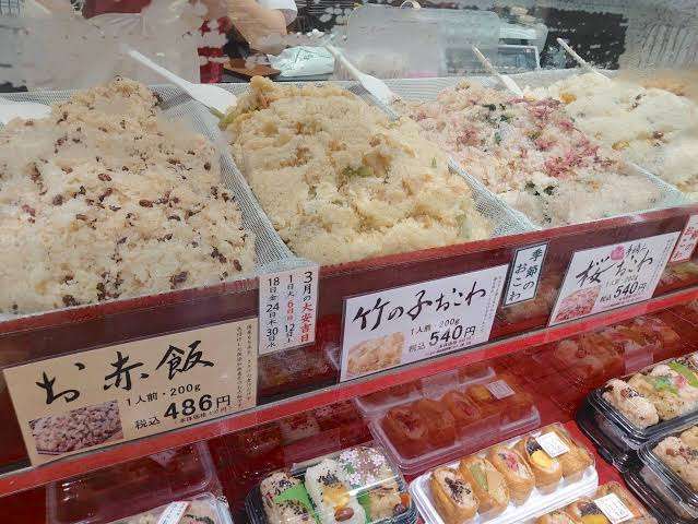 令和の今でも初潮がきたら赤飯でお祝いする?