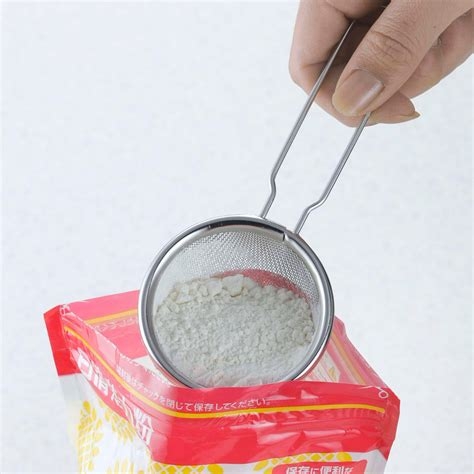 肉に粉をまぶす時どうやってますか？