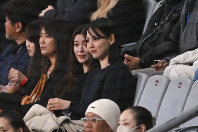 妊娠公表の真美子夫人＆デコピンがキャンプ施設“初訪問”　大谷翔平は自主トレせずに“家族サービス”