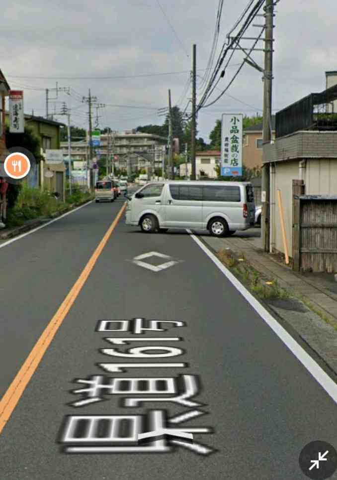 6カ月の女児が意識不明 ワゴン車とトラックが衝突 ワゴン車には30代の両親と女児、トラックには20代の男性が乗車 ワゴン車の車内にチャイルドシートは確認できず 現場は片側1車線の緩やかなカーブ