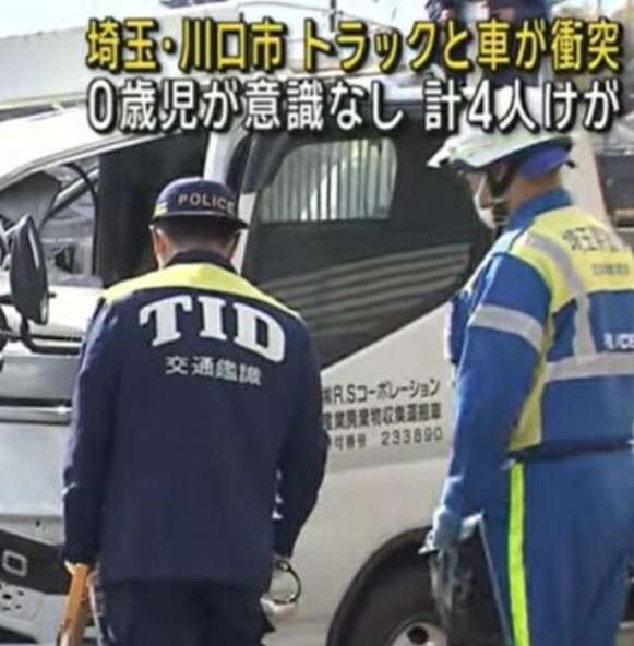 6カ月の女児が意識不明 ワゴン車とトラックが衝突 ワゴン車には30代の両親と女児、トラックには20代の男性が乗車 ワゴン車の車内にチャイルドシートは確認できず 現場は片側1車線の緩やかなカーブ