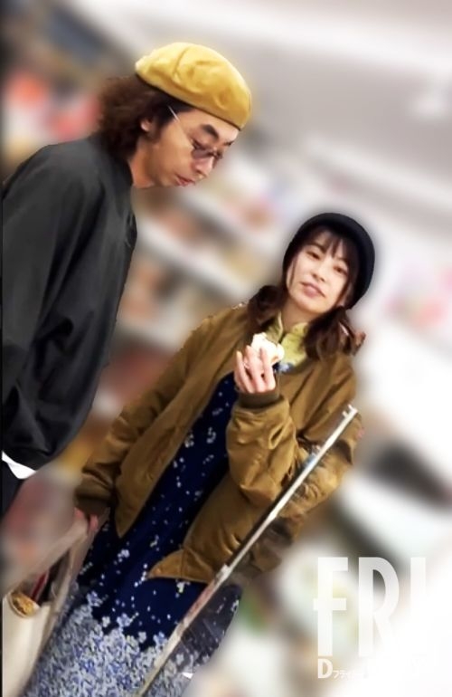 【独自】柄本時生＆『ゲスの極み乙女』ドラマー・ほな・いこか個性派カップルの「ラブラブデート」！