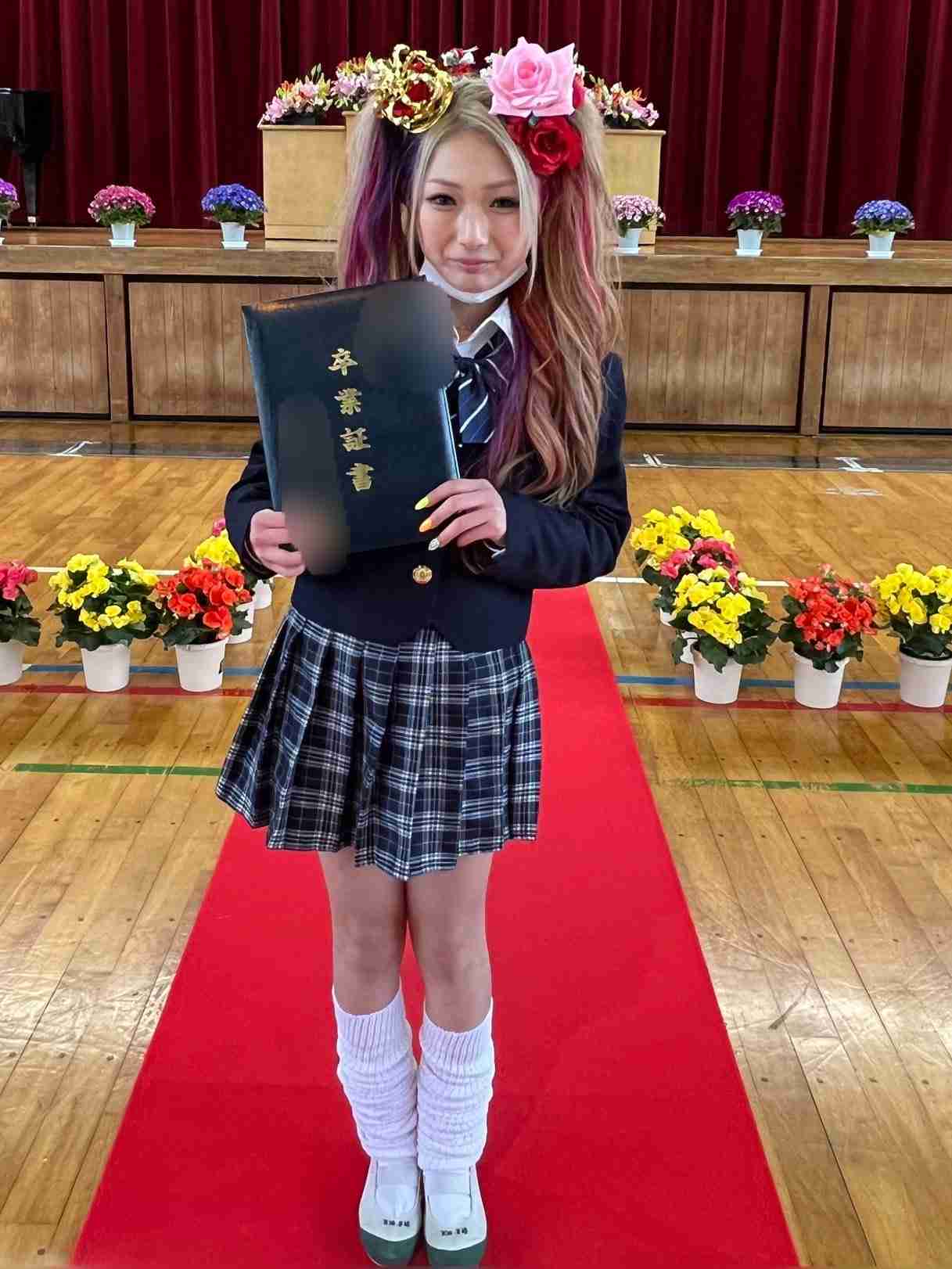 〈元小学生ギャル〉髪色問題→教室に入れず…中3になったギャルモデル(15)が明かす、金髪から黒髪にした理由「このまま卒業するのは寂しい…」