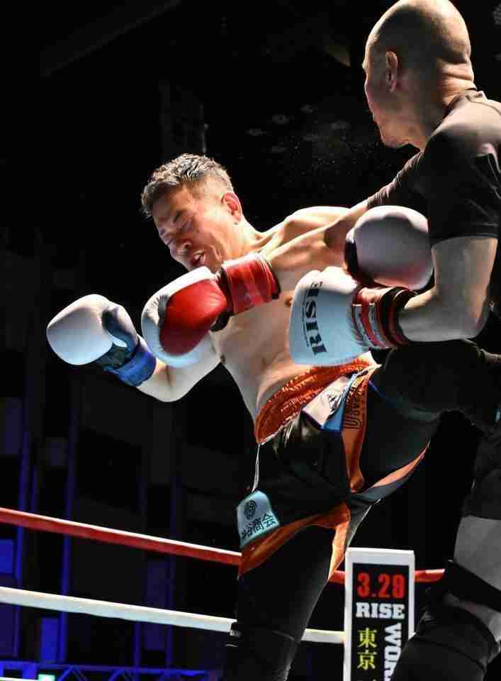 54歳、宮迫博之がキックボクシングデビューで健闘も判定負け PTA会長と死闘 バックハンドブロー披露もパンチ被弾でぐらつく 40歳以上限定アマ大会