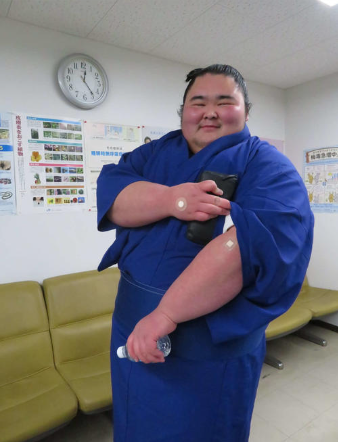 体重220キロ力士　採血で血管見つからず　約45分、3針目「ずっとここにいることになるかと」