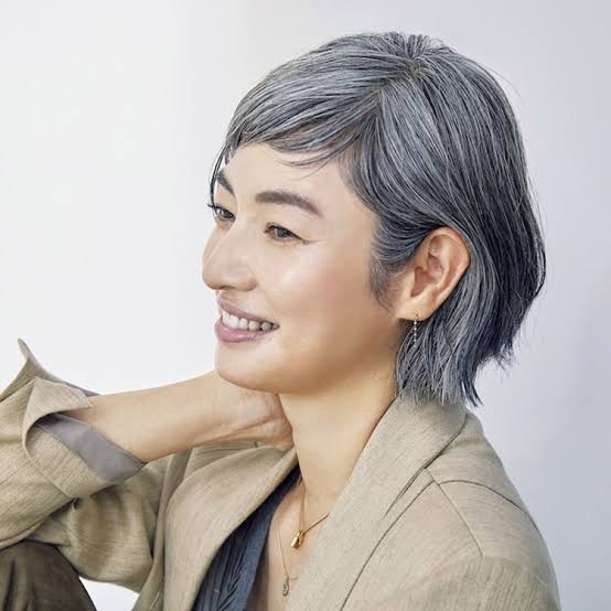 グレイヘア移行中の人