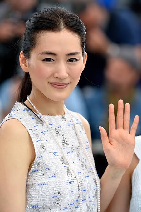 綾瀬はるか、NHKドラマ『ひとりでしにたい』主演決定 社会派「終活」コメディで30代後半独身女性役「原作を読んでやりたいと思った」