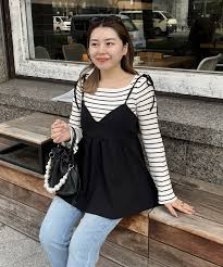 「シャツの上にブラ…？」最近のファッショントレンド「ビスチェ」がネットで賛否両論