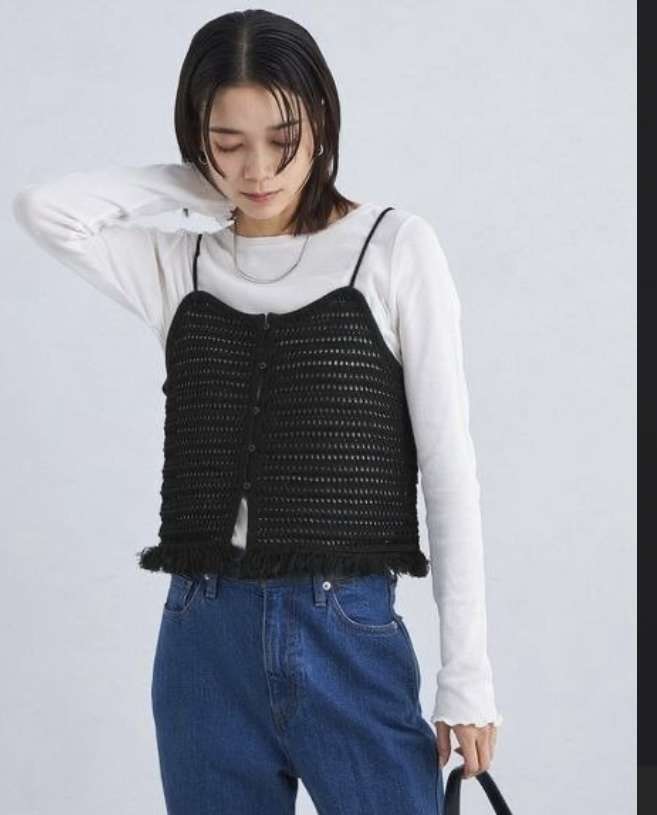 「シャツの上にブラ…？」最近のファッショントレンド「ビスチェ」がネットで賛否両論