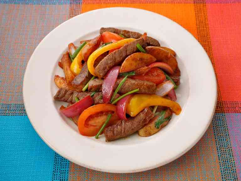 じゃがいも人参玉ねぎと肉で作る料理