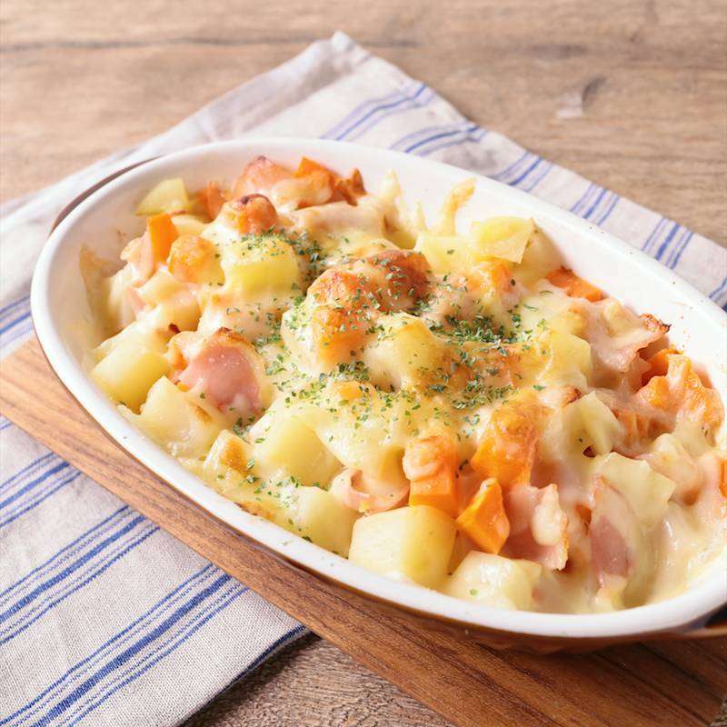 じゃがいも人参玉ねぎと肉で作る料理