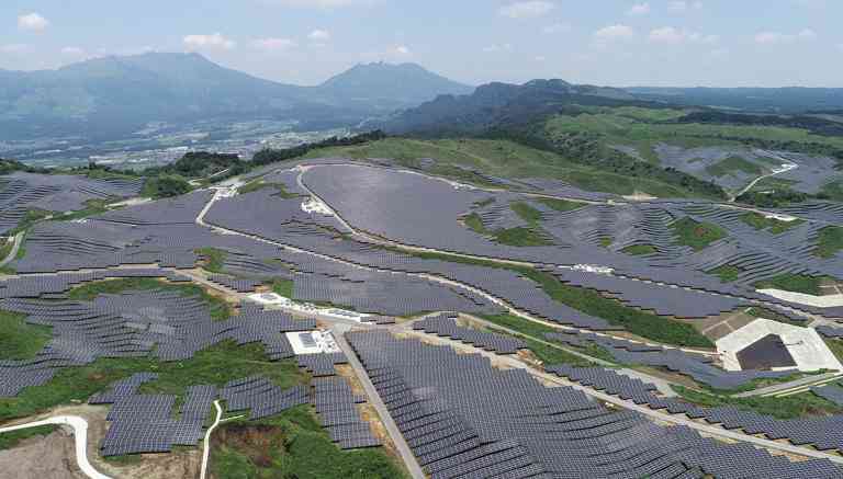 大船渡の山火事「鎮圧」　一部地域で避難指示は継続　発生から12日での発表　岩手県大船渡市