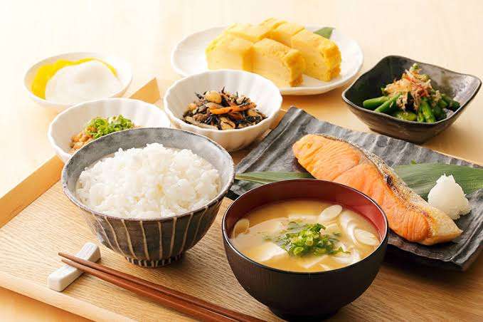 まるで朝ごはん…給食費無償化がもたらした負の側面。「放課後の“買い食い”でかえって出費が増えた」家庭も