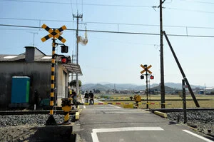 踏切で車いすの人がはねられ死亡、運転士が急ブレーキかけるも間に合わず…愛媛・松山のJR予讃線