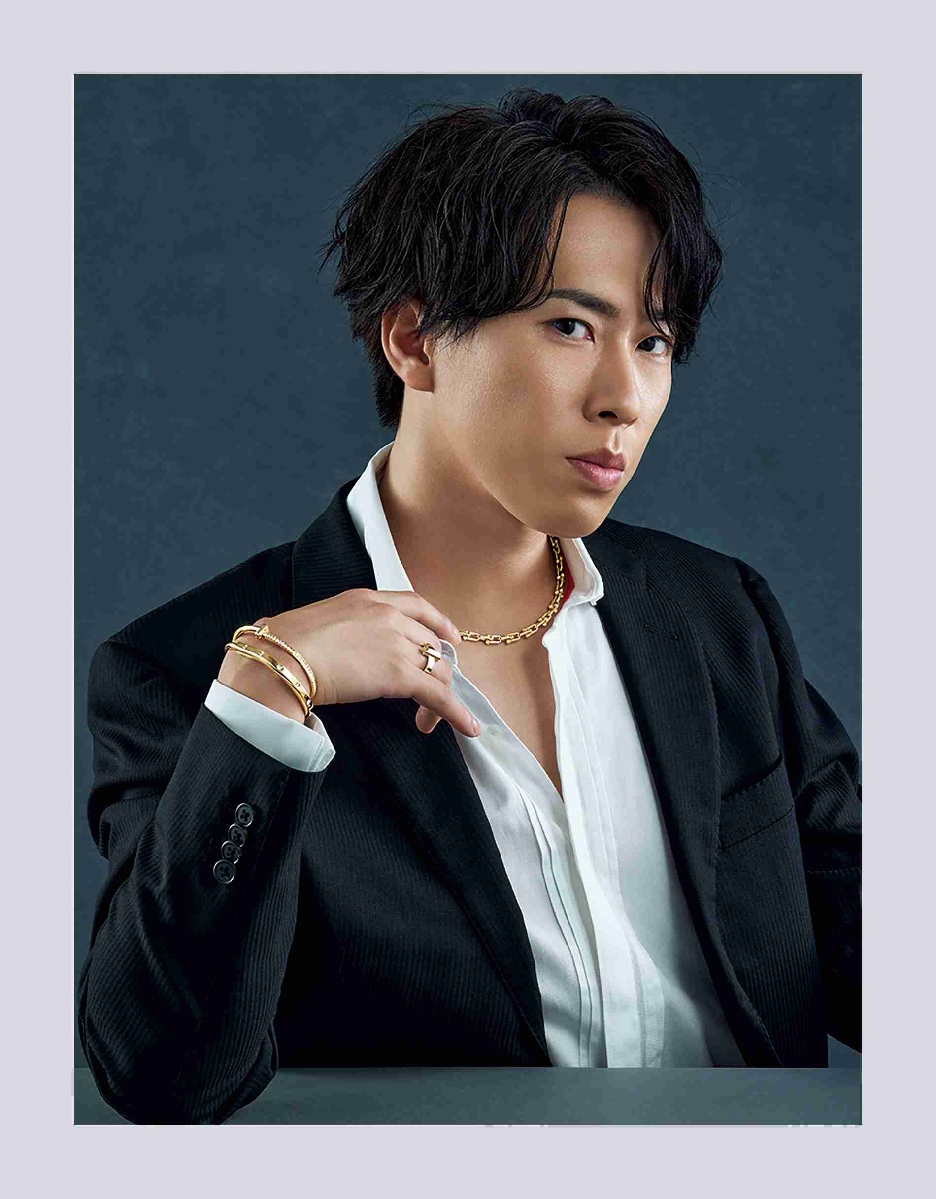 宮舘涼太「I・だって止まらない」『ラヴィット!』ステージショット&オフショットが公開!KABA.ちゃんと寄り添うムーディーなショットも