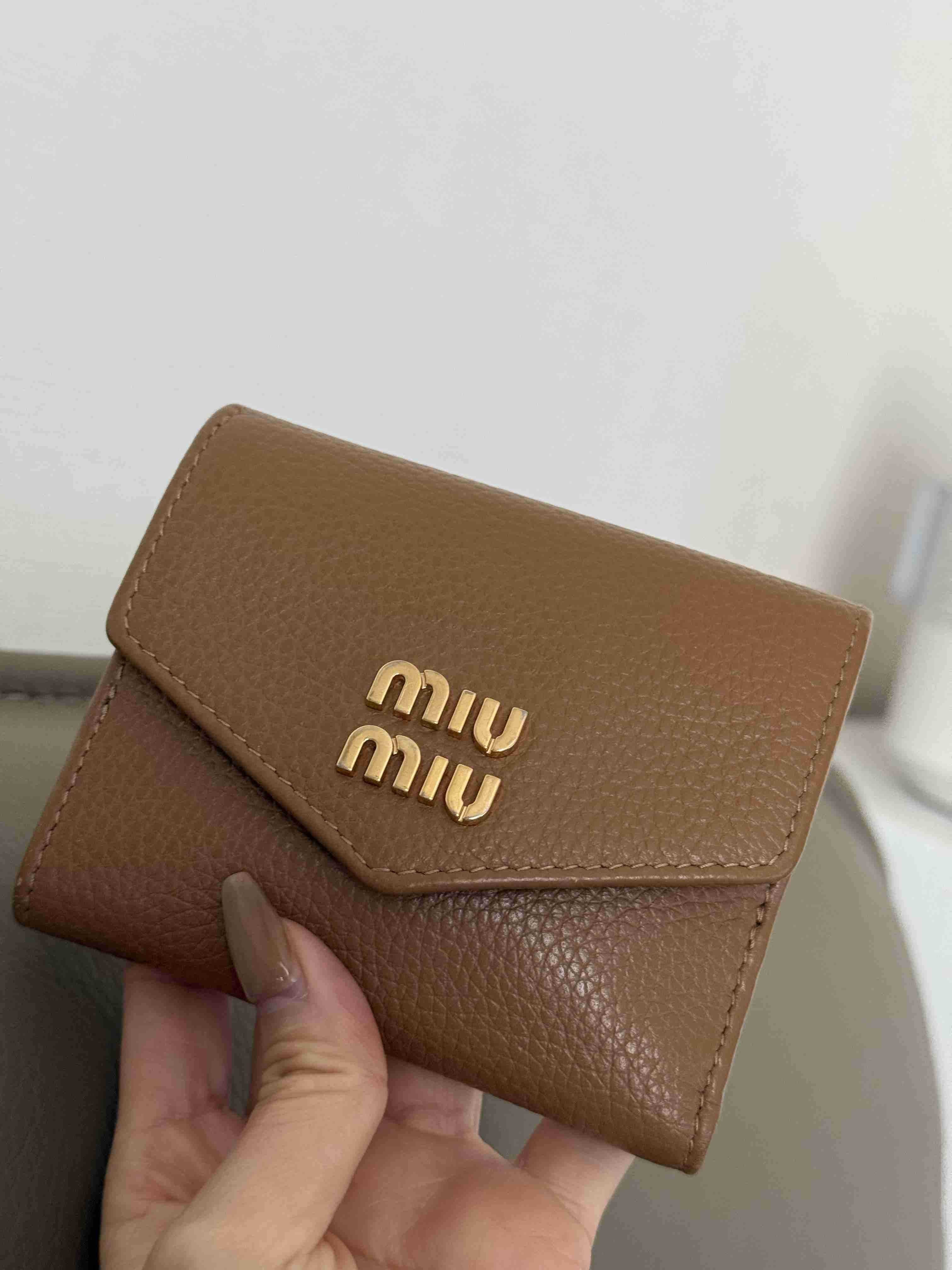 「Miu Miu」の財布が欲しいと言う妻。周りのママ友がブランド財布ばかり持っているそうなのですが、30代の平均年収はそんなに高いのでしょうか?