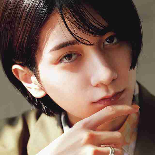 父は〝レジェンド〟バンドVo.　23歳長男の近影に衝撃「すごっ！！」「なんて羨ましい」「男が見ても…」