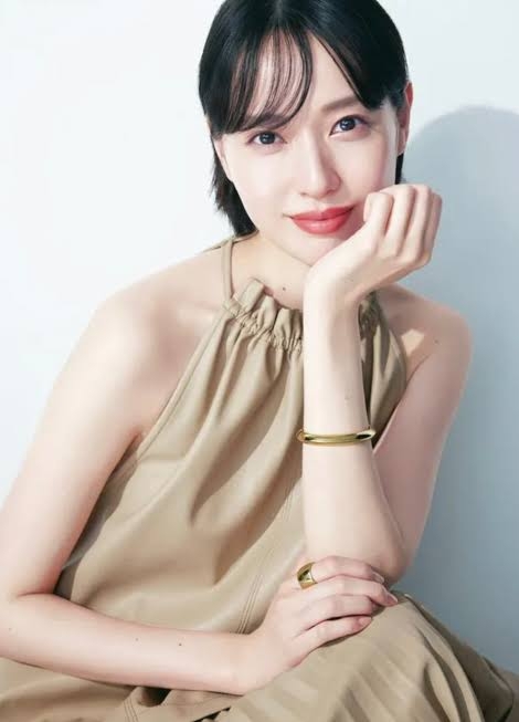 戸田恵梨香：ベリーショートに大胆イメチェン後初表紙　「美的」に登場　メークや私服にも「いろいろな変化」と語る