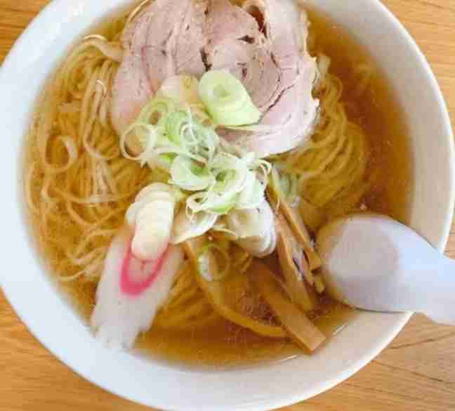 「妻が酔って、言うことを聞かなくて、腹が立った」ラーメン店で食事後に、46歳の夫が30代の妻のお尻に足蹴り…妻は顔から転倒して流血、前歯を折る大ケガ…警察官が現行犯逮捕