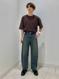 なぜ今、樽のような「バレルレッグ」パンツが売れるのか？　体型・年齢・性別を問わない