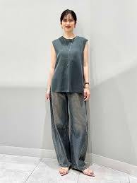 なぜ今、樽のような「バレルレッグ」パンツが売れるのか？　体型・年齢・性別を問わない