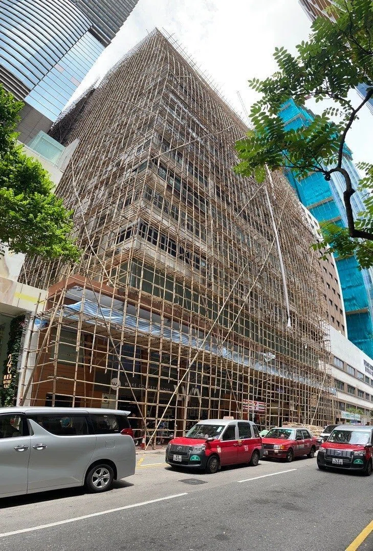 隈研吾氏が手掛けた広重美術館の木製屋根が劣化、アルミ製に改修へ…「雰囲気変わる」と心配の声