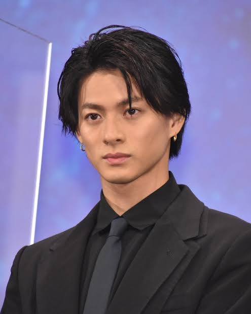 Number_i平野紫耀、自身の巨大広告に照れ笑い「芸能人だなって思います」 岸優太&自身の“ピュア”エピソード披露