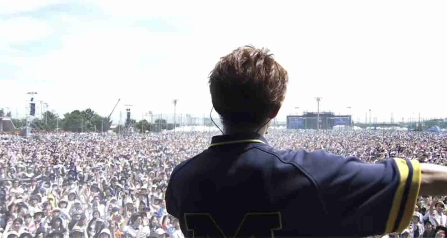 Number_i平野紫耀、自身の巨大広告に照れ笑い「芸能人だなって思います」 岸優太&自身の“ピュア”エピソード披露
