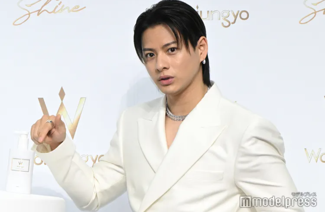 Number_i平野紫耀、自身の巨大広告に照れ笑い「芸能人だなって思います」 岸優太&自身の“ピュア”エピソード披露
