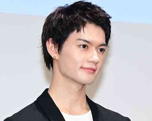 Number_i平野紫耀、自身の巨大広告に照れ笑い「芸能人だなって思います」 岸優太&自身の“ピュア”エピソード披露
