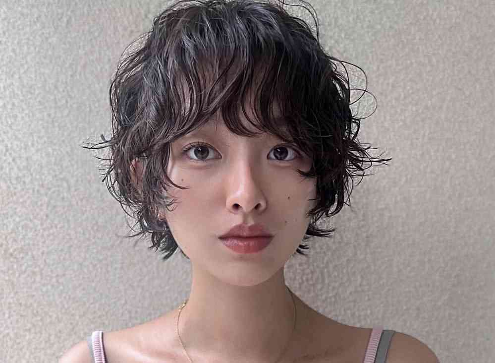 ショートヘアの襟足の髪が浮く😮‍💨