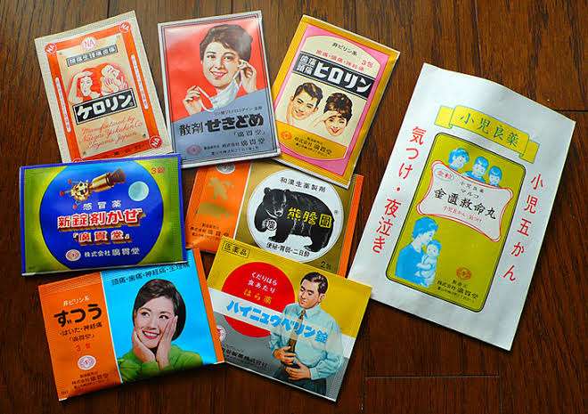 懐かしいパッケージを貼るトピ