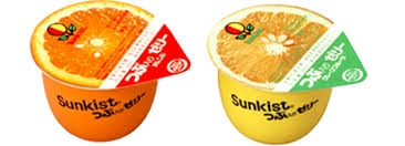懐かしいパッケージを貼るトピ