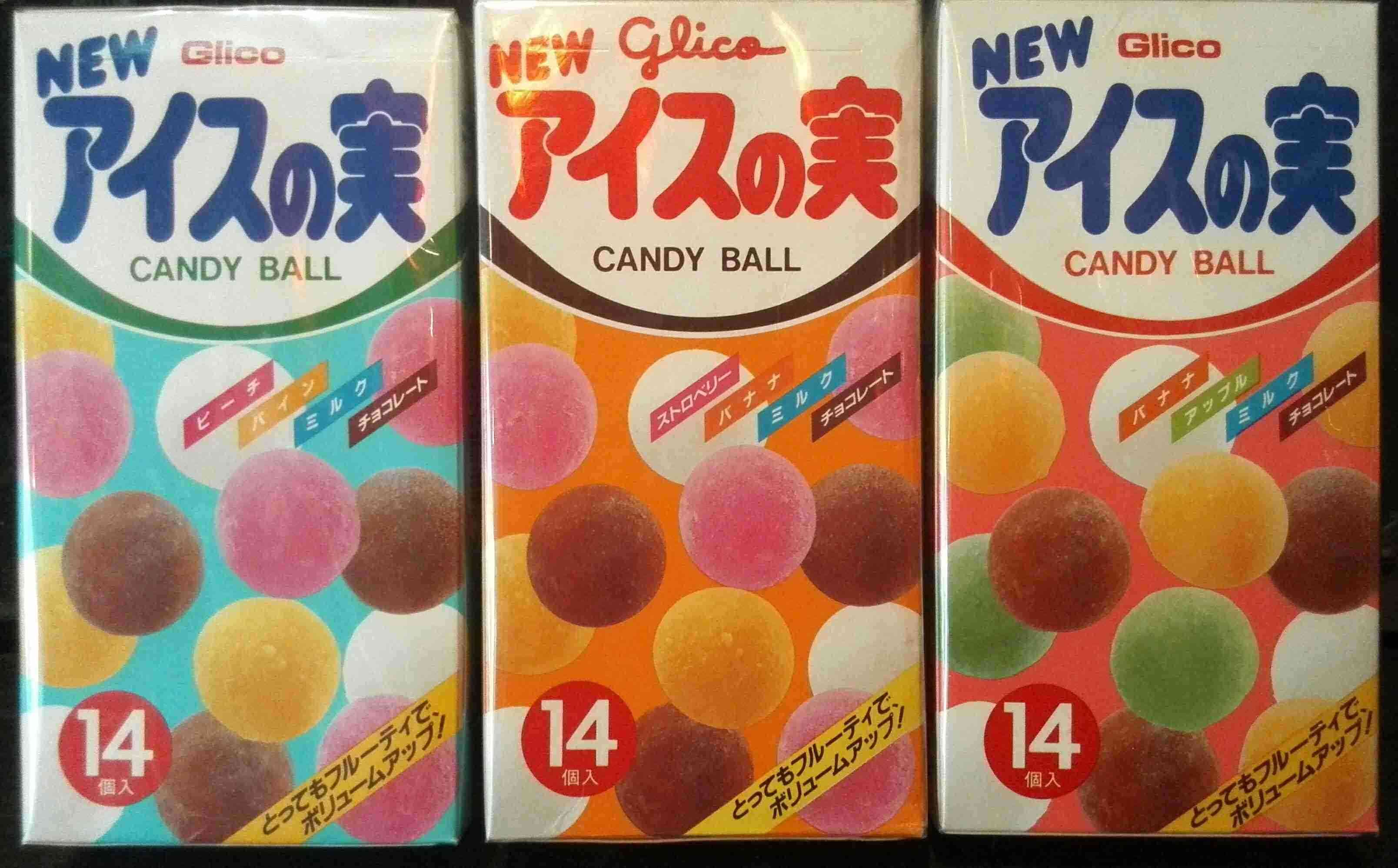 懐かしいパッケージを貼るトピ