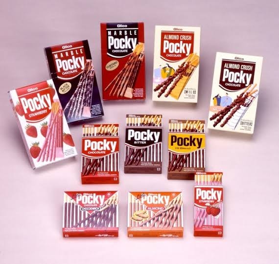 懐かしいパッケージを貼るトピ