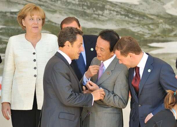 「麻生さんがマフィアw」石破首相と会談→麻生太郎氏84歳がギャングファッションで現る　ネット「笑える」「84歳全然見えん」「麻生・菅・岸田のメンツ怖すぎる」