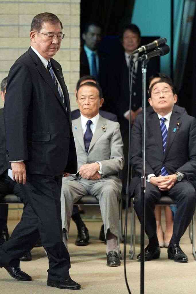 「麻生さんがマフィアw」石破首相と会談→麻生太郎氏84歳がギャングファッションで現る　ネット「笑える」「84歳全然見えん」「麻生・菅・岸田のメンツ怖すぎる」