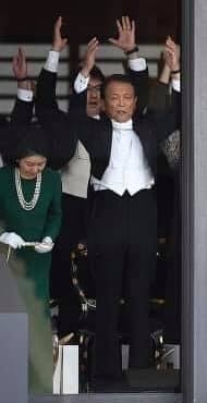 「麻生さんがマフィアw」石破首相と会談→麻生太郎氏84歳がギャングファッションで現る　ネット「笑える」「84歳全然見えん」「麻生・菅・岸田のメンツ怖すぎる」