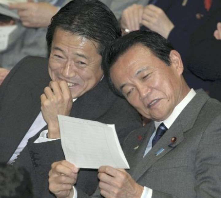 「麻生さんがマフィアw」石破首相と会談→麻生太郎氏84歳がギャングファッションで現る　ネット「笑える」「84歳全然見えん」「麻生・菅・岸田のメンツ怖すぎる」