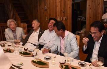 「麻生さんがマフィアw」石破首相と会談→麻生太郎氏84歳がギャングファッションで現る　ネット「笑える」「84歳全然見えん」「麻生・菅・岸田のメンツ怖すぎる」