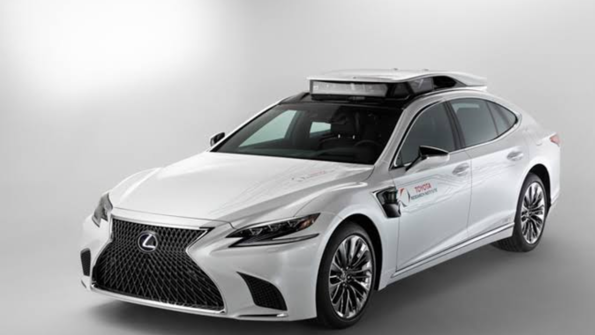 70代女性が運転する高齢者施設の送迎車が電柱に衝突　80代男性が心肺停止、5人重傷 3人軽傷　東京・町田市　警視庁