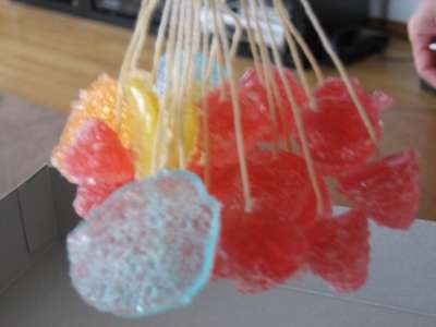 原料高騰で…駄菓子の定番「糸引きあめ」、唯一のメーカーが廃業
