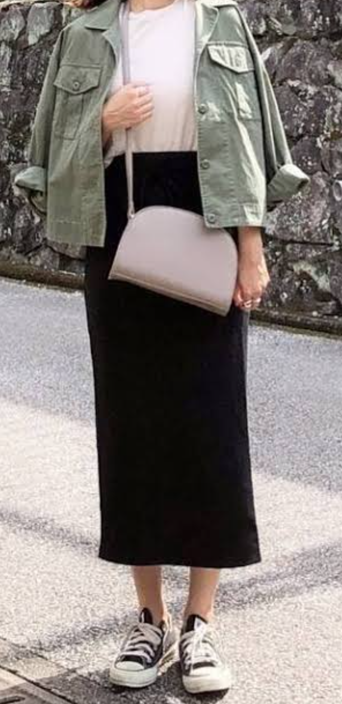 足元が見えるコーデのとき、靴下?ストッキング?素足?
