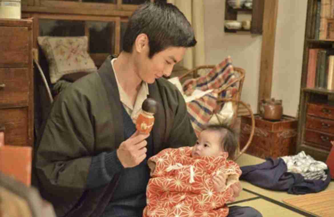 【高良健吾】第一子誕生後初の公の場に金髪姿で登場 ‟忘れられない夏”は『ウォーターボーイズ』